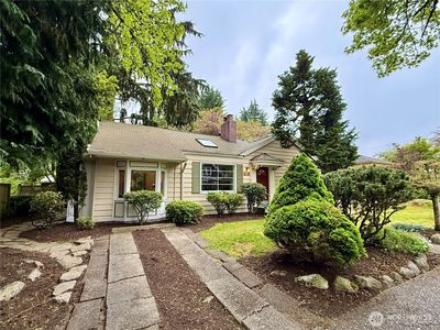2113 NE 81st Place