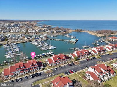 6 Queen Victoria Way