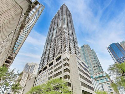 30 E Huron St APT 4007