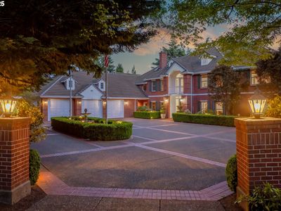 2210 SW Mayfield Ave