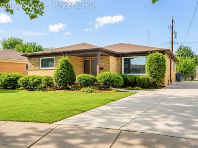 15210 Oakwood Dr