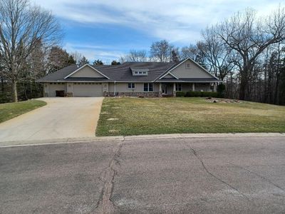 3990 Golfview Dr