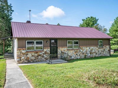 5870 Lyons Rd