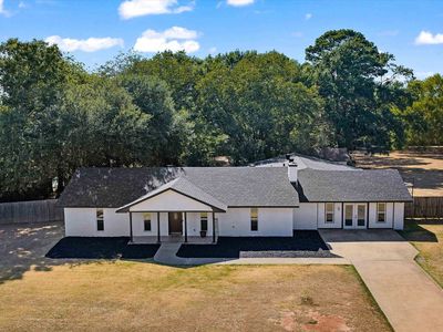 Property at 709 N Sherwood Dr, Overton, TX