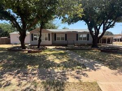 Property at 433 S Harrison St, Crosbyton, TX
