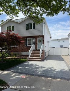 66 Alexander Ave
