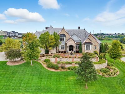2700 Heartland Dr