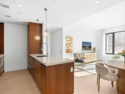 244 E 52nd St #4C