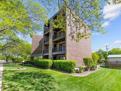 Property at 5019 Mulford St APT 201, Skokie, IL