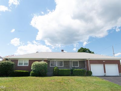 413 Hackett Boulevard