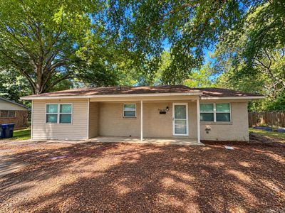 28 Meadowbrook Dr
