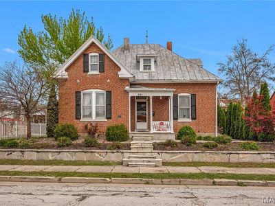 121 E 5th St