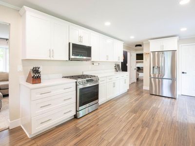 W358N5884 Surrey DRIVE