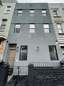 427 Metropolitan Avenue
