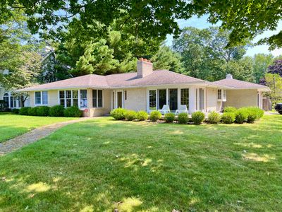3007 Lakeshore Dr
