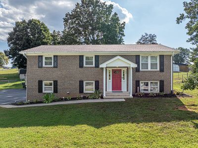 194 Independence Dr