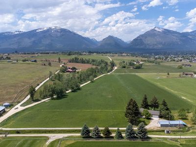 904 S Shoshone Loop