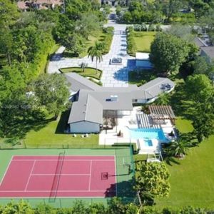 5250 SW 62nd Ave