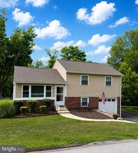 493 Adrian Rd