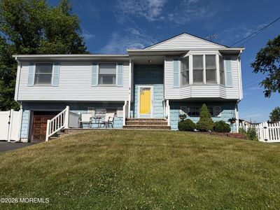 8 Lake Avenue