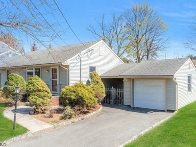 Property at 20 Kievit Rd, Wayne, NJ