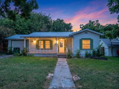 704 E Austin Ave