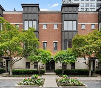 460 W Superior St #4-5