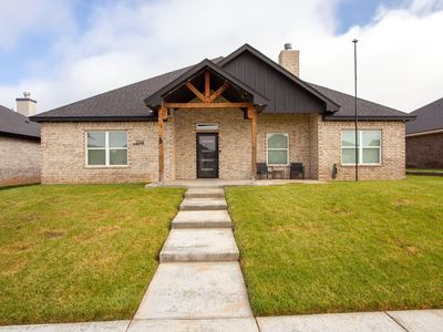 2704 Knoll Dr