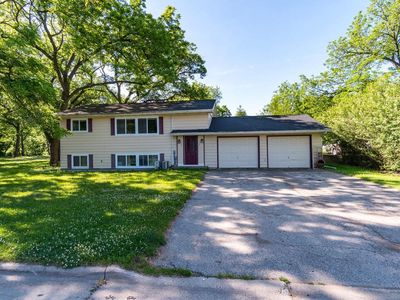 400 Derek AVENUE #402