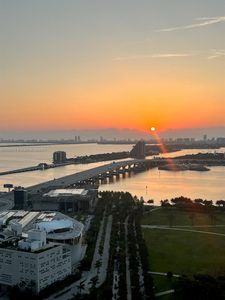 888 Biscayne Blvd APT 909