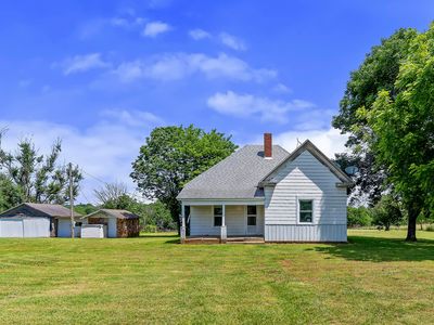 8527 W Farm Road 76