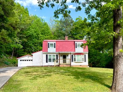 120 Latonia Dr NE