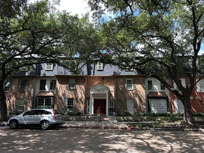 359 N Post Oak Ln APT 220