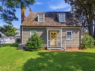 403 Queen Street