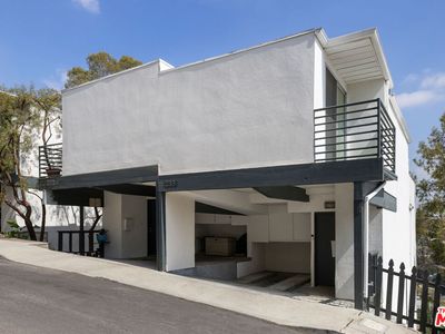 2330 Silver Ridge Ave