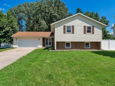 76 Lynwood Ave