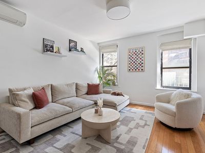 240 E 24th St APT 1E