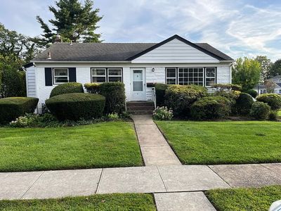 Property at 2 Melanie Ln, Syosset, NY