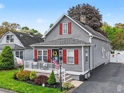 32 Lloyd St