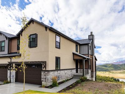 6055 N Fairview Dr #239