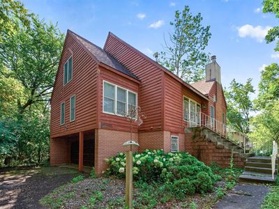 2597 Hayward Ave N
