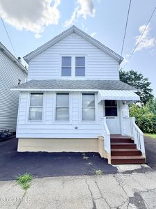 822 Sargent Place