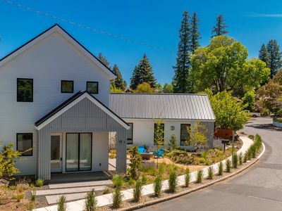 15 NW Saint Helens Pl #1 & 2