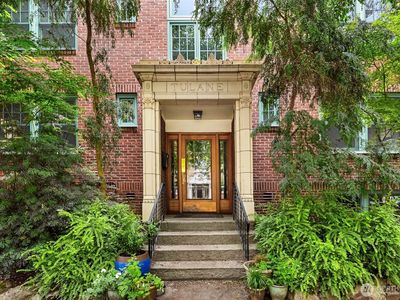 408 Bellevue Avenue E #205