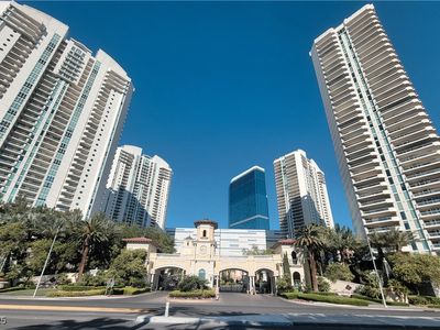 2777 Paradise Rd #2701 PENTHOUSE