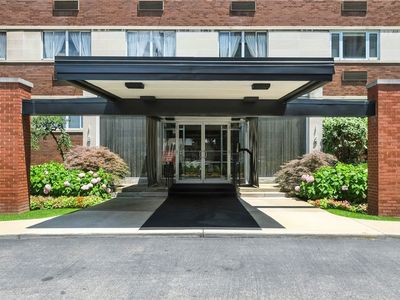 128 N Craig St APT 902