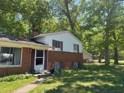 Property at 16 Oak Grove Rd, Springfield, MI