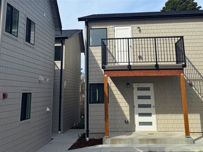 476 SE Barrington Dr #F1