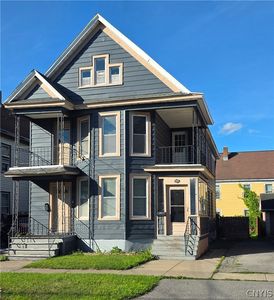 733 Eagle St