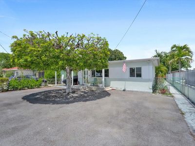 725 NW 24th Ct